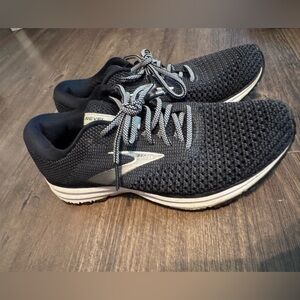 Brooks Black Revel 2
